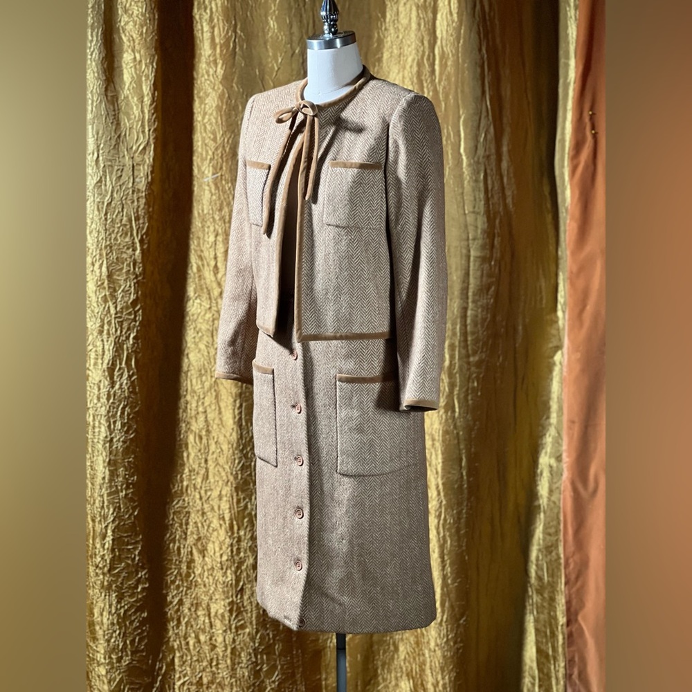 VALENTINO BOUTIQUE VINTAGE SUIT size 6 couture